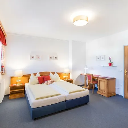 Garni Noeserlgut Hotel 4*