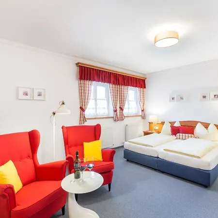 Hotell Garni Noeserlgut 4*