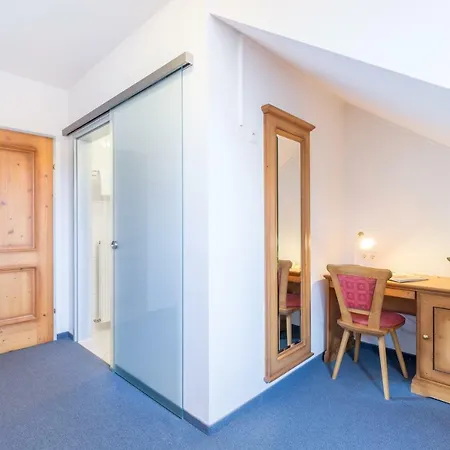 Garni Noeserlgut 4* Linz