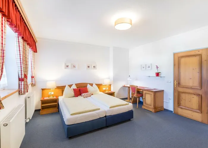 Garni Noeserlgut Hotel 4*