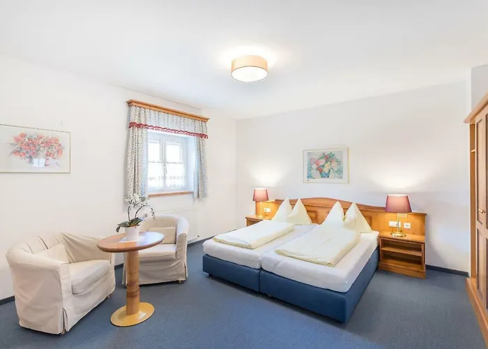 Hotell Garni Noeserlgut 4*