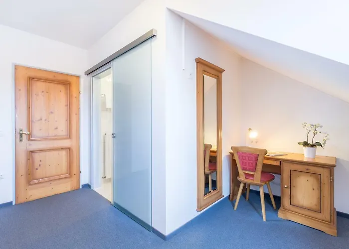 Garni Noeserlgut 4* Linz